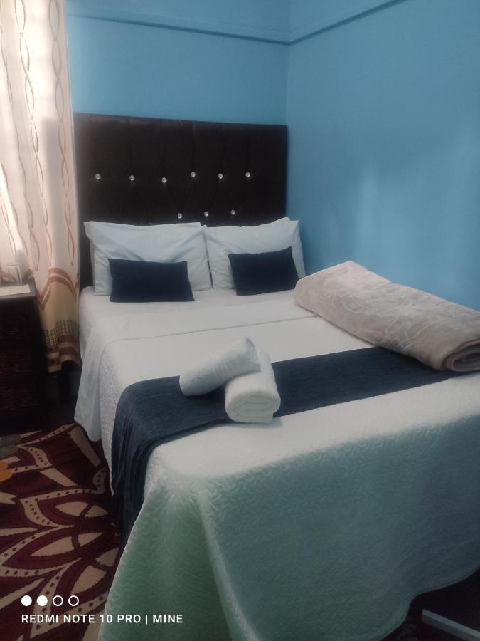 ספרינגס The Croc Guest House מראה חיצוני תמונה