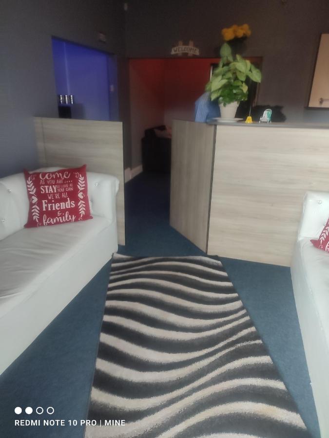 ספרינגס The Croc Guest House מראה חיצוני תמונה