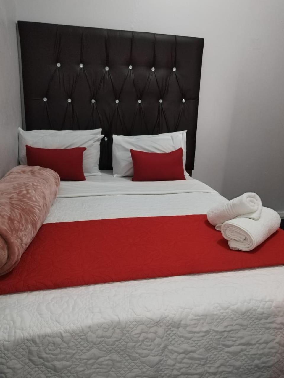 ספרינגס The Croc Guest House מראה חיצוני תמונה