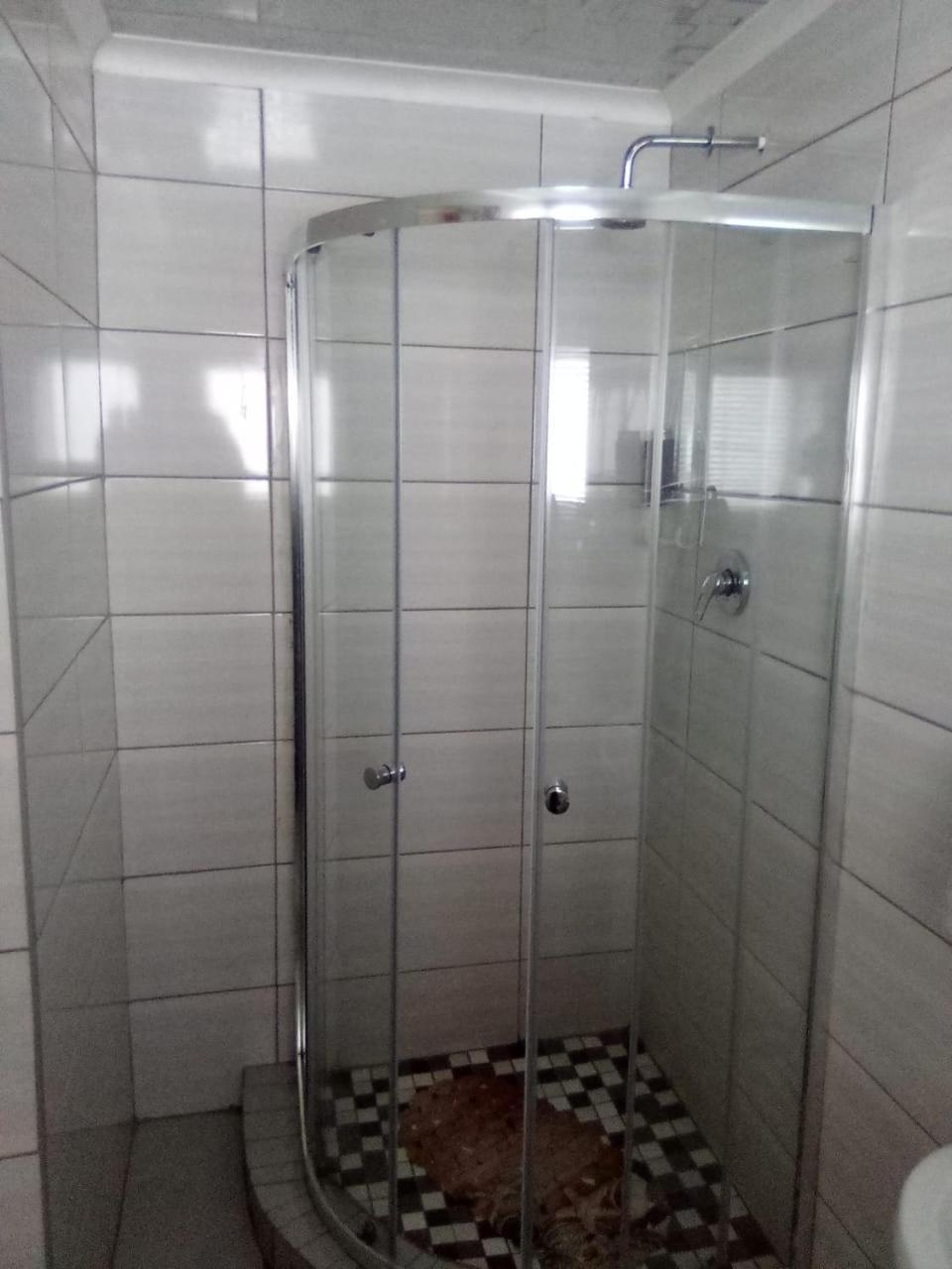 ספרינגס The Croc Guest House מראה חיצוני תמונה