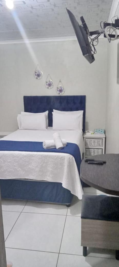 ספרינגס The Croc Guest House מראה חיצוני תמונה