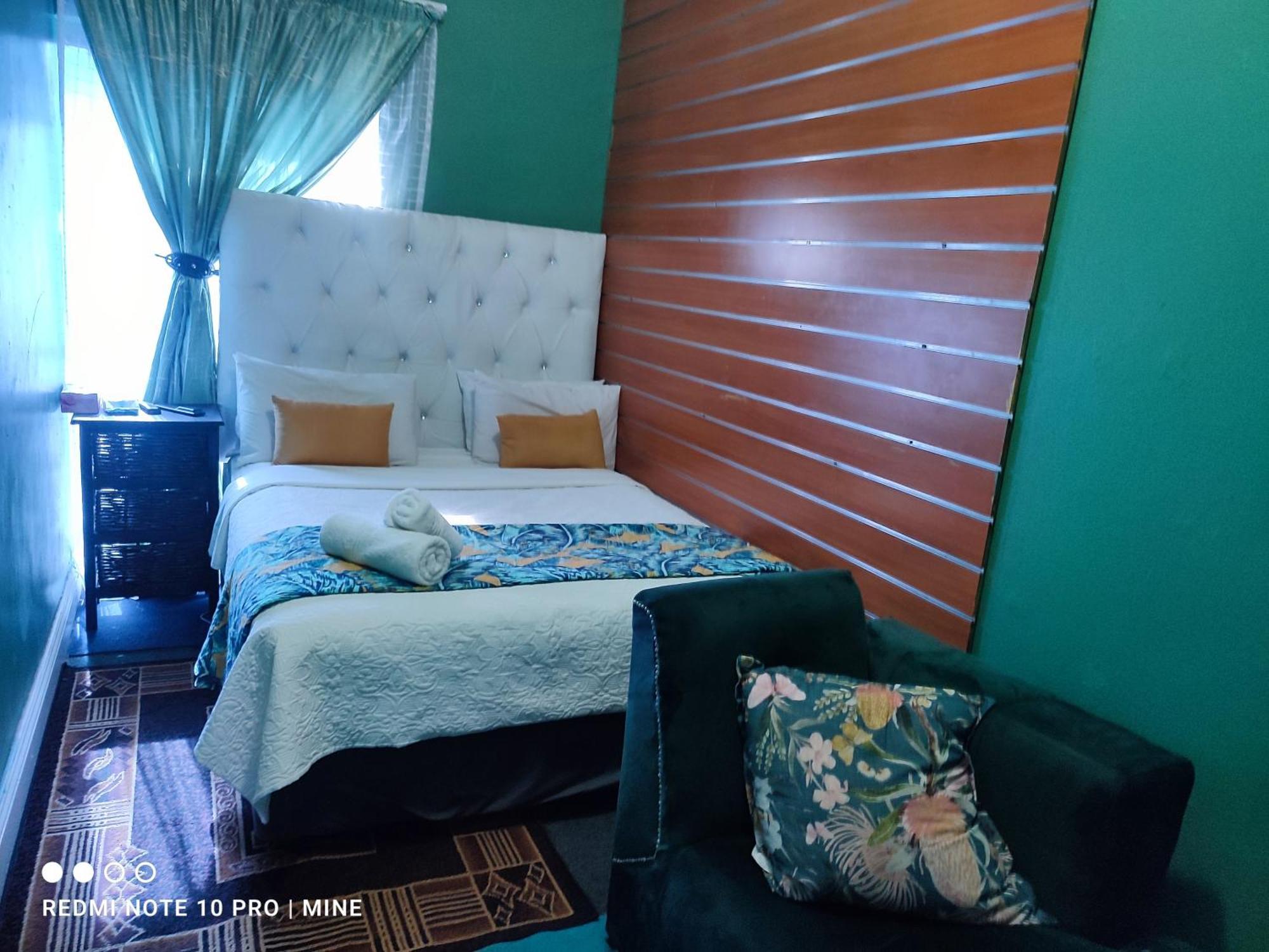 ספרינגס The Croc Guest House מראה חיצוני תמונה