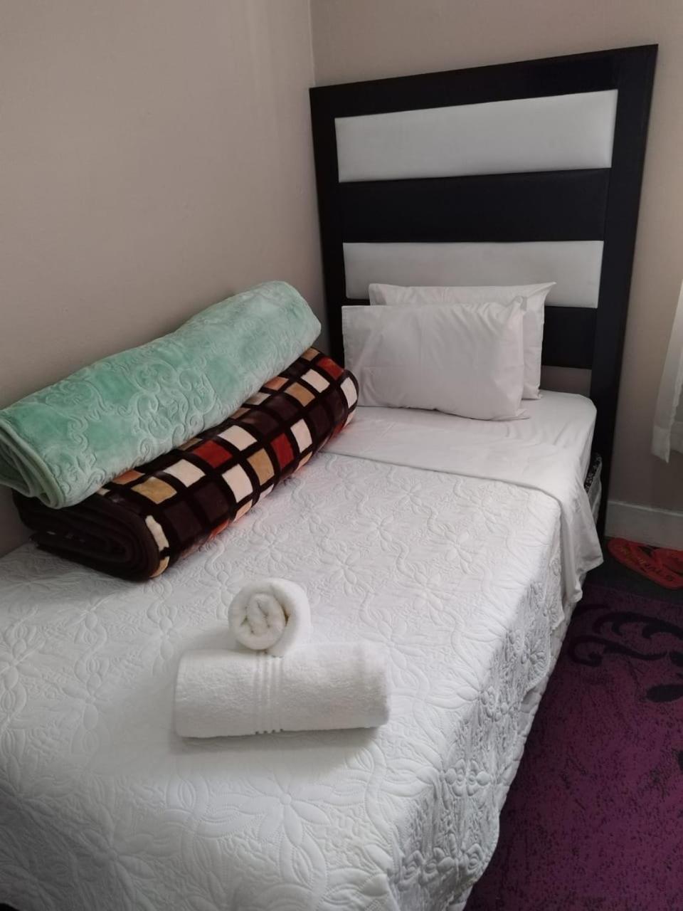 ספרינגס The Croc Guest House מראה חיצוני תמונה
