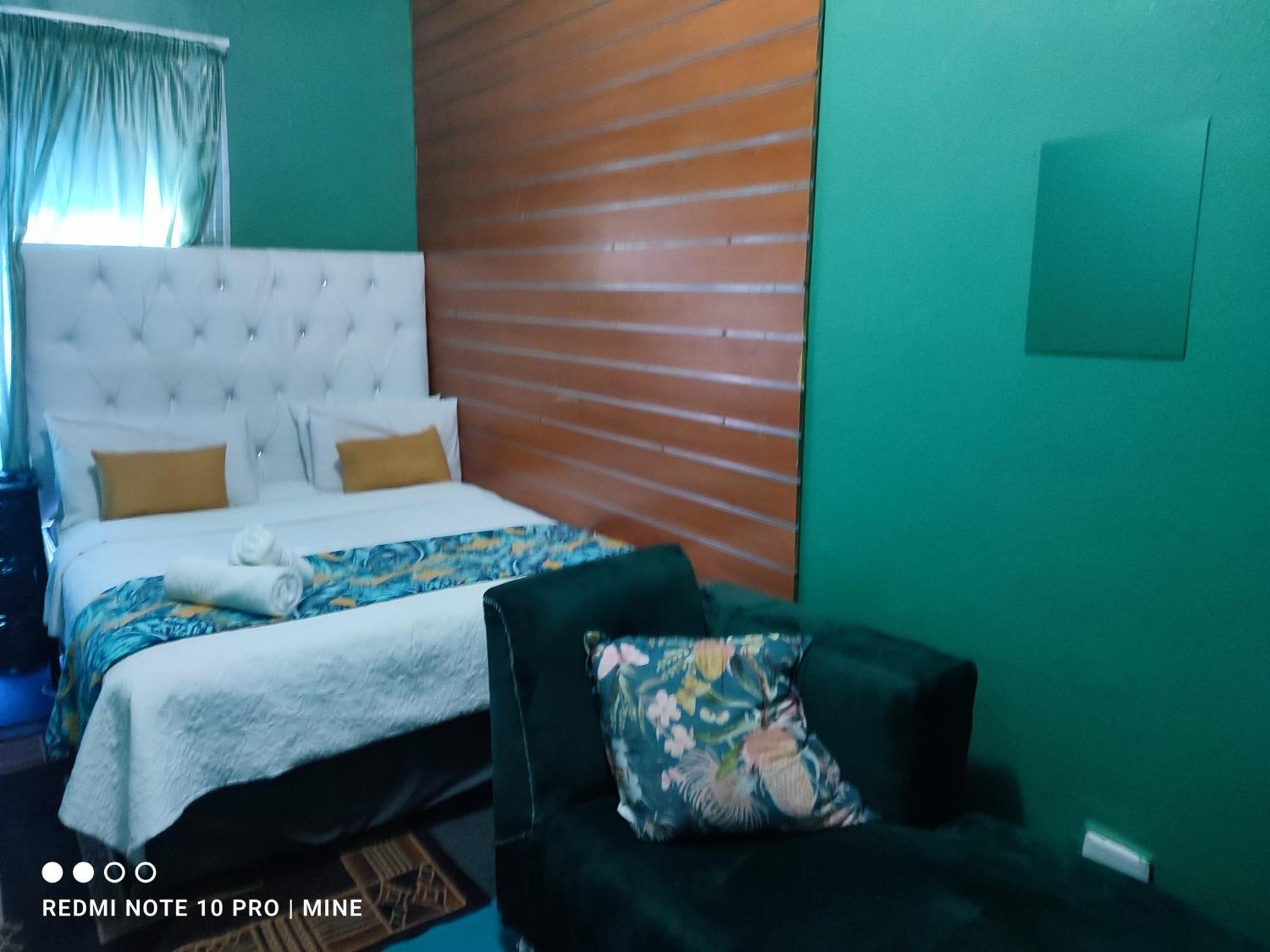 ספרינגס The Croc Guest House מראה חיצוני תמונה