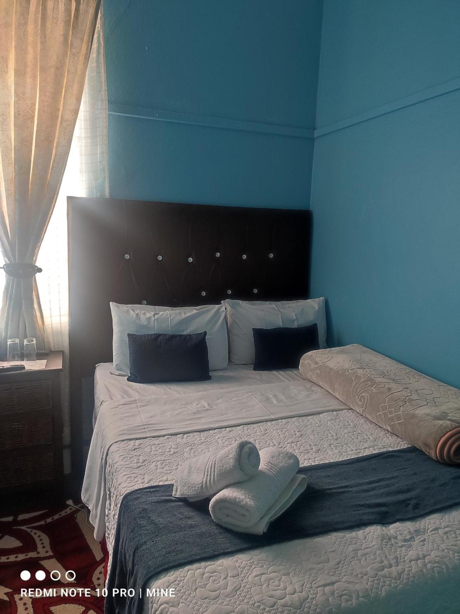 ספרינגס The Croc Guest House מראה חיצוני תמונה