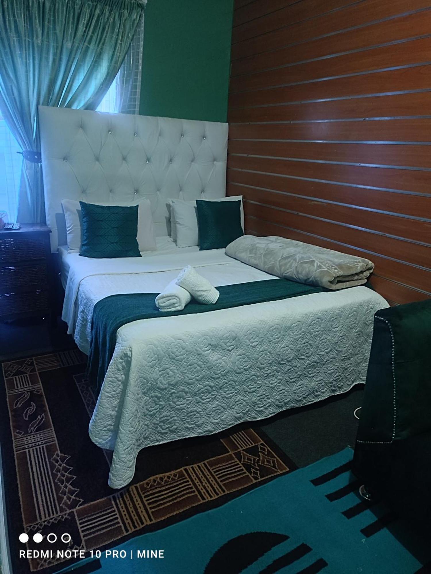 ספרינגס The Croc Guest House מראה חיצוני תמונה