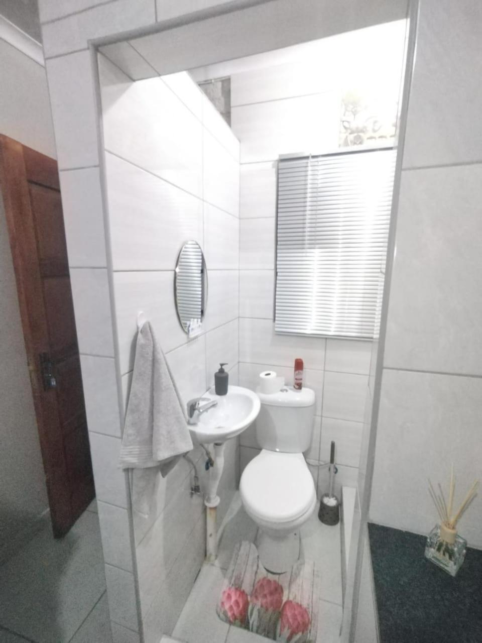 ספרינגס The Croc Guest House מראה חיצוני תמונה
