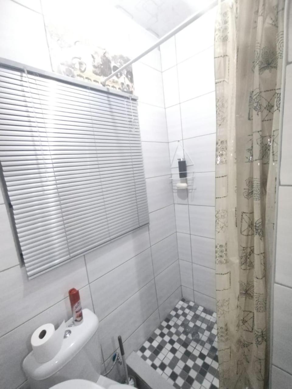 ספרינגס The Croc Guest House מראה חיצוני תמונה